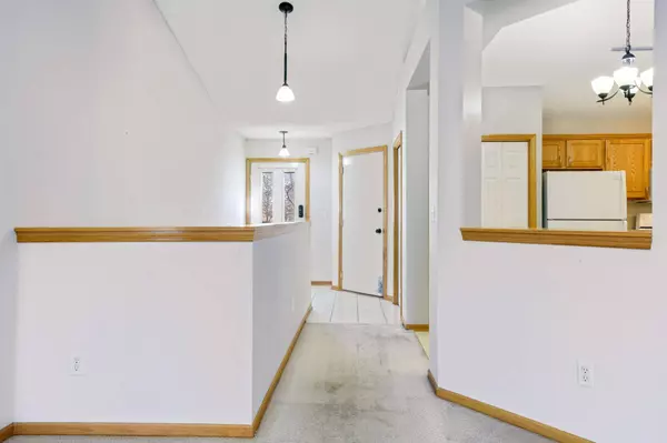 8848 Coppersmith CT, Inver Grove Heights, MN 55076