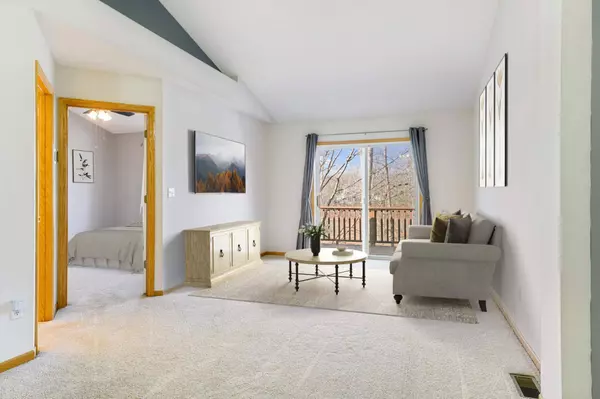 8848 Coppersmith CT, Inver Grove Heights, MN 55076