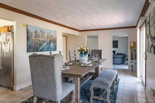 131 HILLDALE Drive, Pontiac, MI 48342