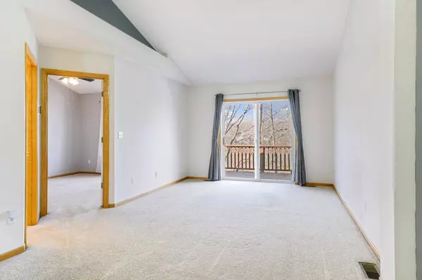 8848 Coppersmith CT, Inver Grove Heights, MN 55076