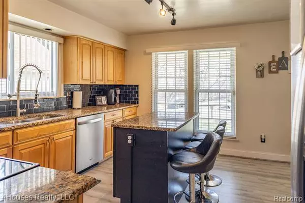 131 HILLDALE Drive, Pontiac, MI 48342