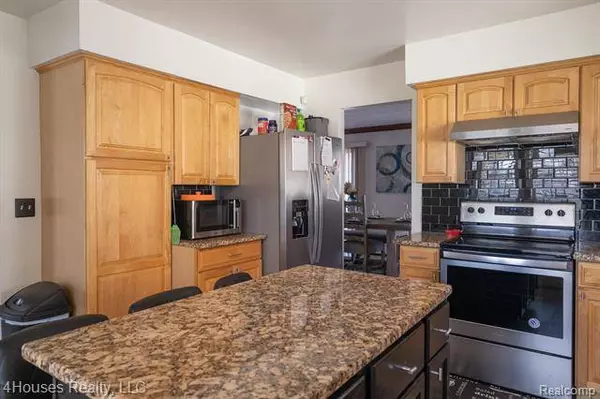 131 HILLDALE Drive, Pontiac, MI 48342