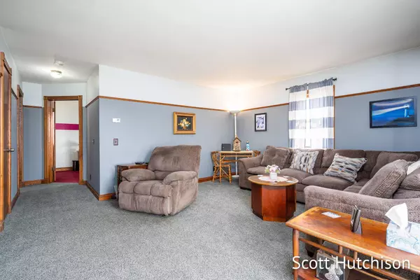 10988 N Division Avenue, Sparta, MI 49345