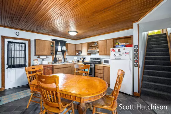 10988 N Division Avenue, Sparta, MI 49345