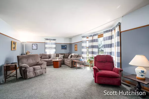 10988 N Division Avenue, Sparta, MI 49345