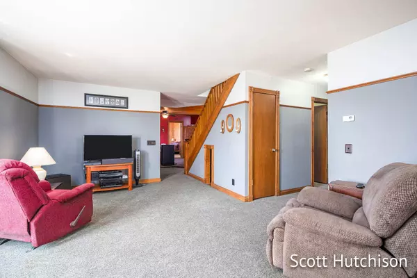 10988 N Division Avenue, Sparta, MI 49345