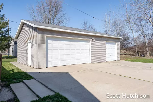 10988 N Division Avenue, Sparta, MI 49345