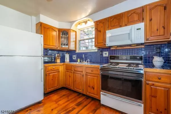 38 Sussex Rd, Clifton City, NJ 07012