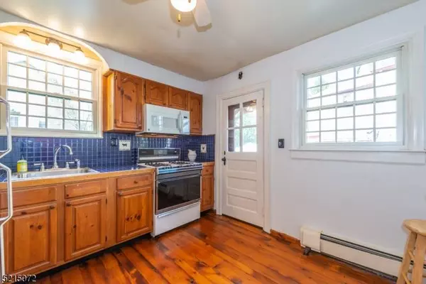 38 Sussex Rd, Clifton City, NJ 07012