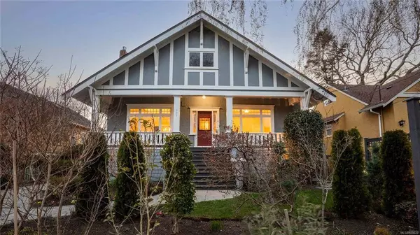 880 St. Patrick St, Oak Bay, BC V8S 4X5