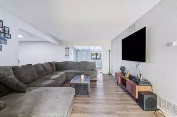 1106 Aquamarine LN, Corona, CA 92882