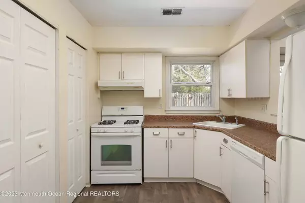 32 Forge Court, Jackson, NJ 08527