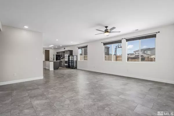 9276 Peninsula Ct, Reno, NV 89506-2244