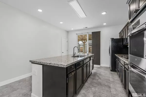 9276 Peninsula Ct, Reno, NV 89506-2244