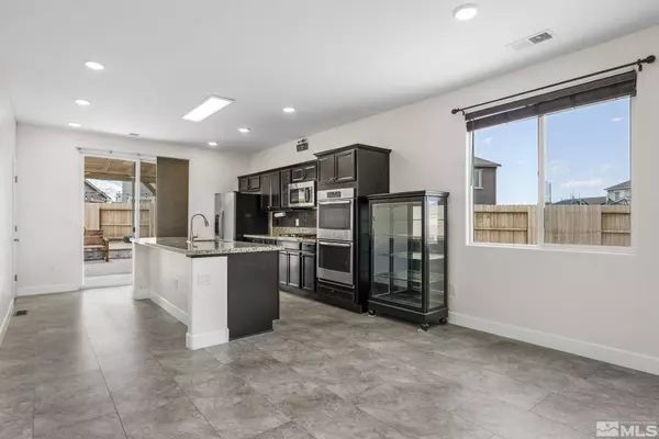 9276 Peninsula Ct, Reno, NV 89506-2244