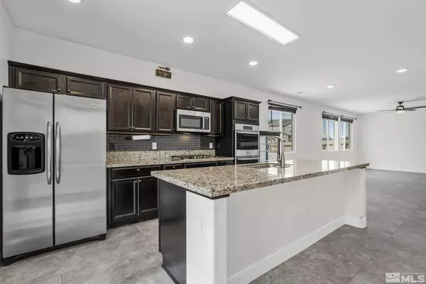 9276 Peninsula Ct, Reno, NV 89506-2244