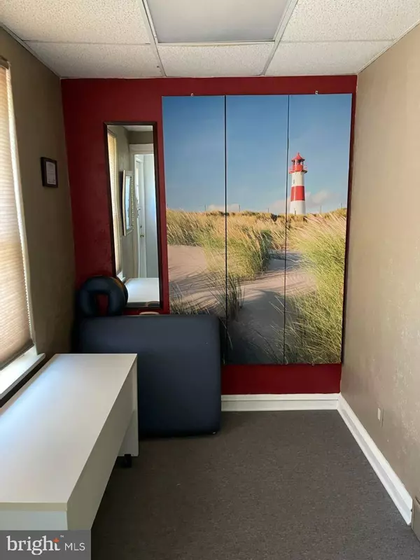 12 W TAUNTON AVE, Berlin, NJ 08009