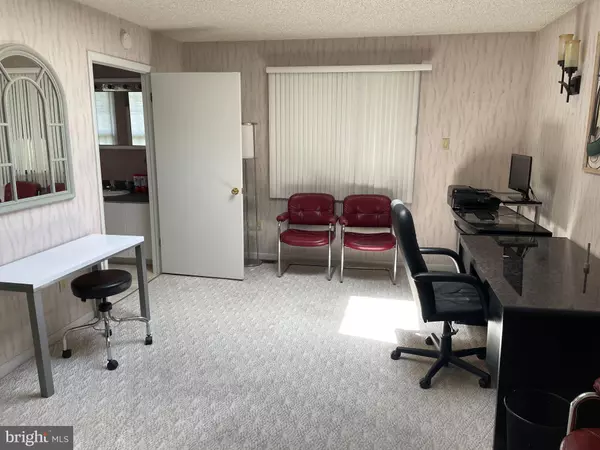 12 W TAUNTON AVE, Berlin, NJ 08009