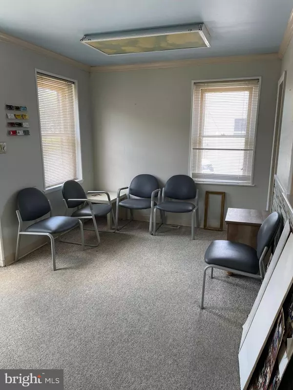 12 W TAUNTON AVE, Berlin, NJ 08009