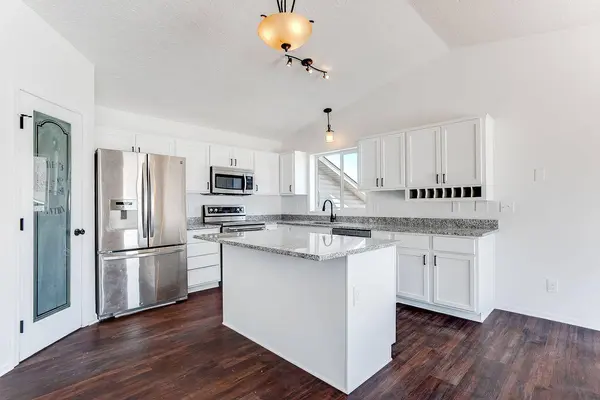 1060 Meadow ST, Cologne, MN 55322