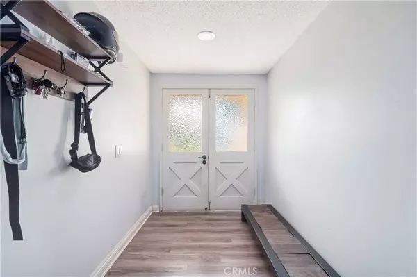 1106 Aquamarine LN, Corona, CA 92882