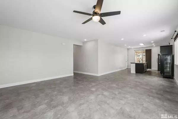 9276 Peninsula Ct, Reno, NV 89506-2244