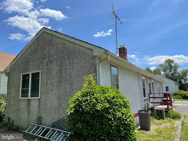 12 W TAUNTON AVE, Berlin, NJ 08009