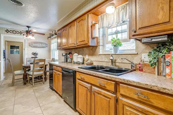 4905 Wilhite Lane, North Richland Hills, TX 76180