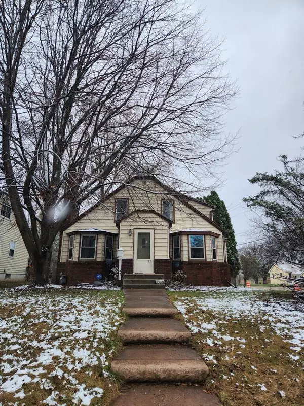 2268 16th AVE E, North Saint Paul, MN 55109