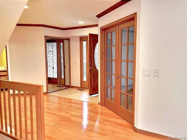 37675 FLEETWOOD Drive, Farmington Hills, MI 48331