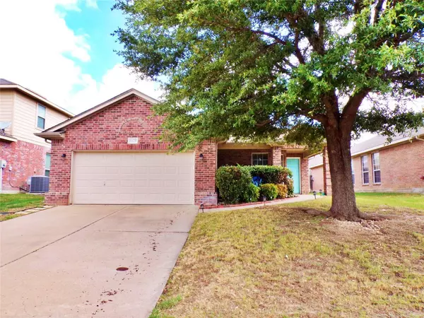 6628 Chalk River Drive, Fort Worth, TX 76179