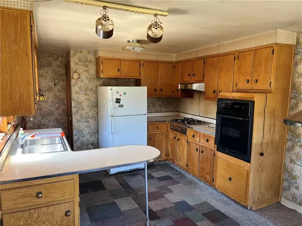 100 S Thompson Ln, North Huntingdon, PA 15642