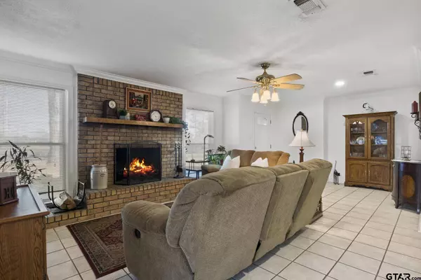 569 County Road 2910, Pittsburg, TX 75686