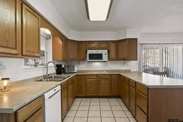 569 County Road 2910, Pittsburg, TX 75686