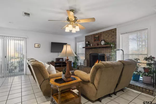 569 County Road 2910, Pittsburg, TX 75686