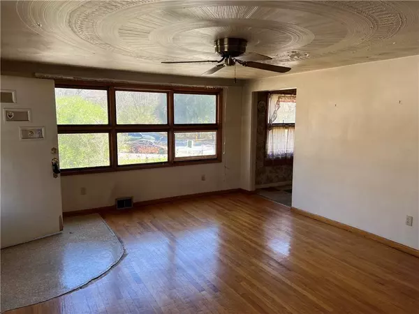 100 S Thompson Ln, North Huntingdon, PA 15642