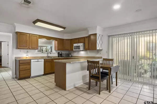 569 County Road 2910, Pittsburg, TX 75686