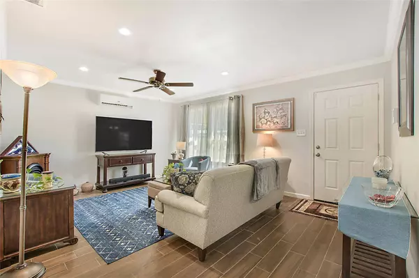 6330 Renwood Drive, Fort Worth, TX 76140