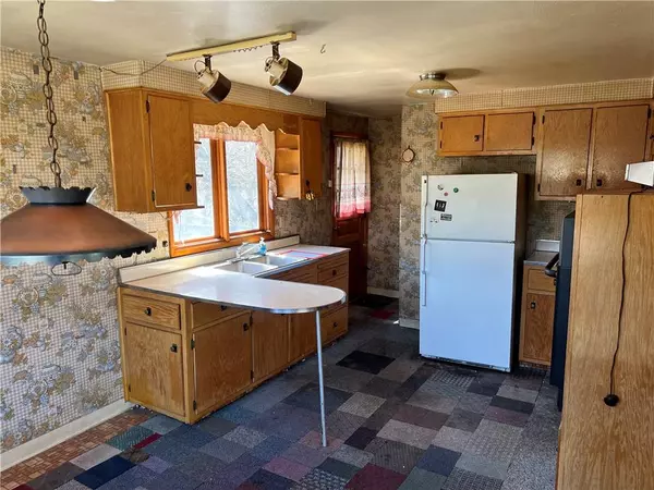 100 S Thompson Ln, North Huntingdon, PA 15642