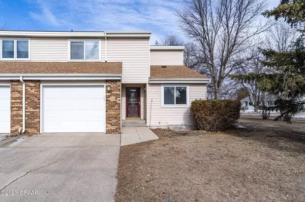 38 VAIL Circle, Grand Forks, ND 58201