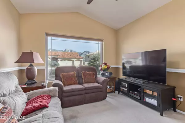 635 Bridal Veil Falls Road, Oro Valley, AZ 85755