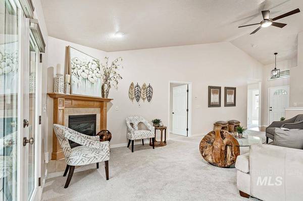 719 N Eagle Rd, Eagle, ID 83616