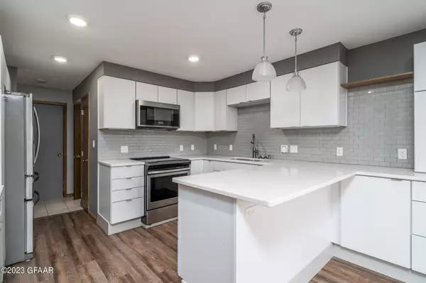 38 VAIL Circle, Grand Forks, ND 58201