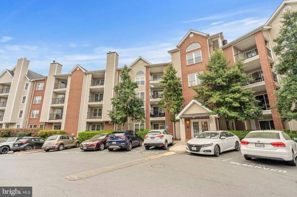 3313 WYNDHAM CIR #2219, Alexandria, VA 22302