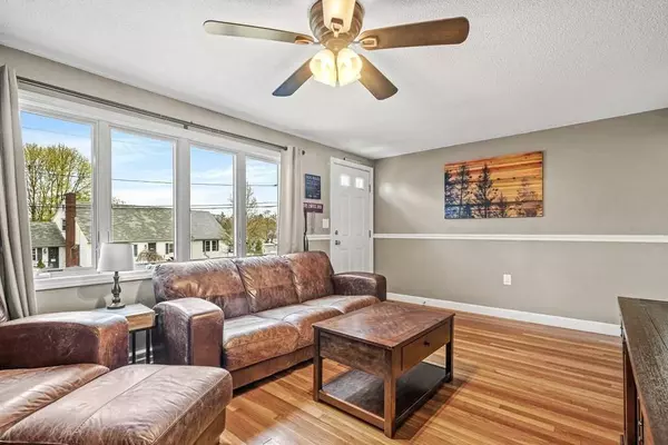 22 Falcon St, Methuen, MA 01844