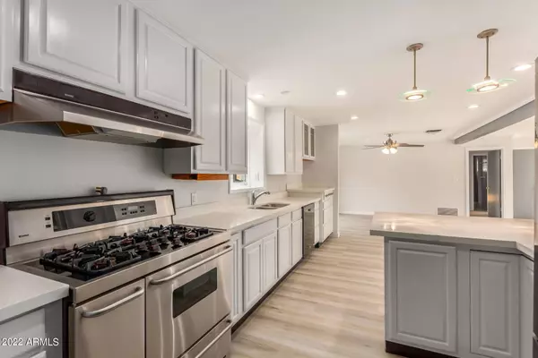 402 E BROADMOR Drive, Tempe, AZ 85282