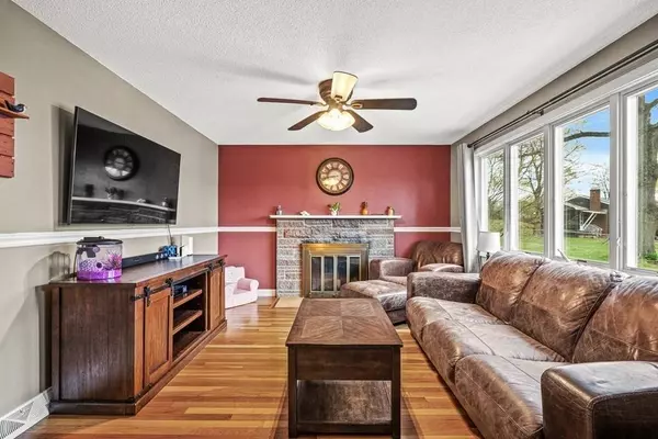 22 Falcon St, Methuen, MA 01844