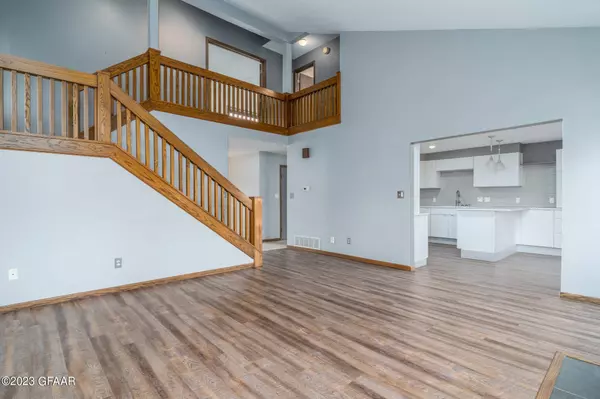 38 VAIL Circle, Grand Forks, ND 58201