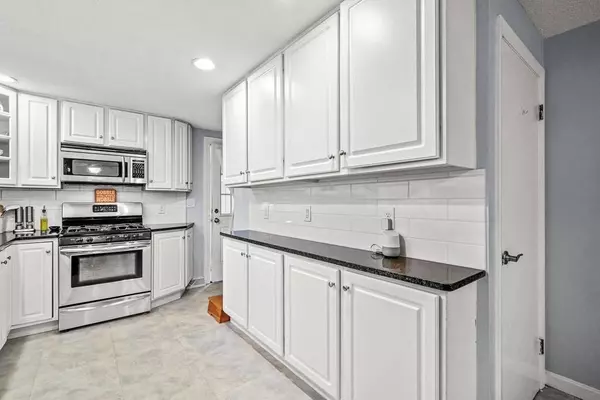 22 Falcon St, Methuen, MA 01844