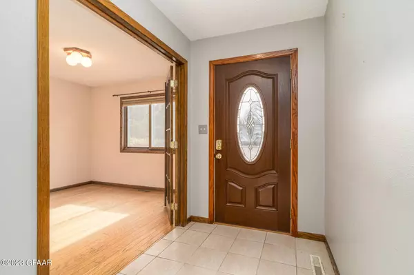 38 VAIL Circle, Grand Forks, ND 58201